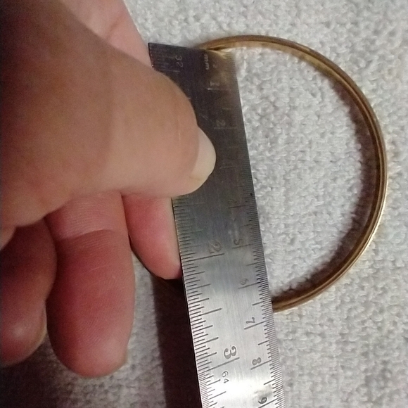 Cream white bangle bracelet approx. 2.5 wide - Picture 3 of 4